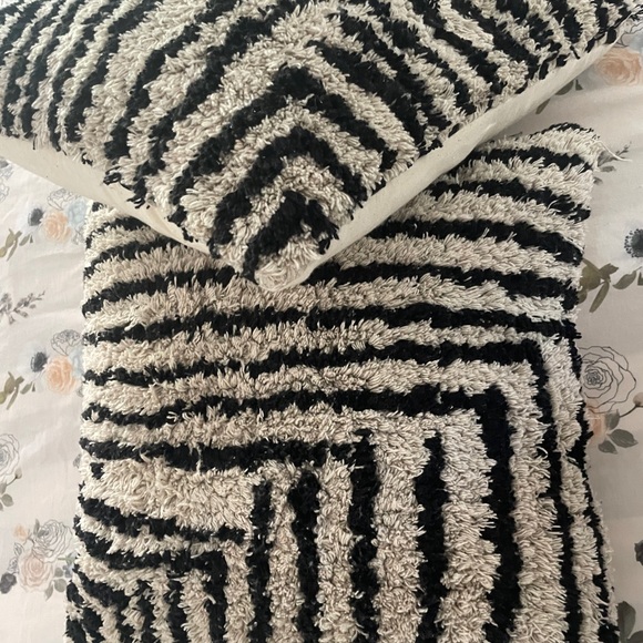 Structube Accent Cushions - black and white - Picture 2 of 4